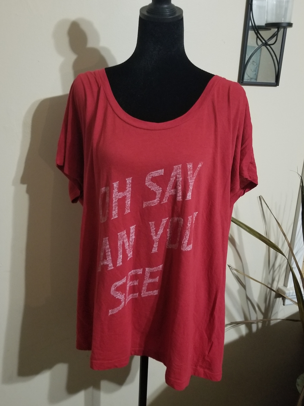 Old Navy Red Short-Sleeve Scoop Neck Graphic Tee